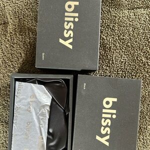 Blissy Black Silk Pillowcases